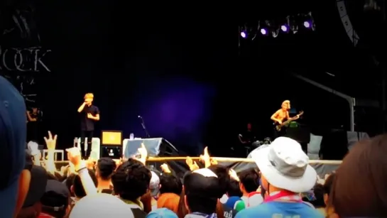 [FanCam] ONE OK ROCK - Stuck In The Middle [24.07.2015 FUJI ROCK FESTIVAL 2015]