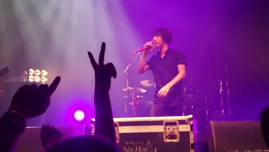 [FanCam] ONE OK ROCK - Clock Strikes [France, Paris 02.12.2014]