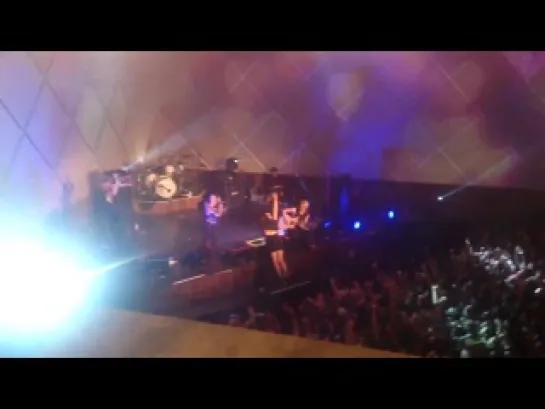 ONE OK ROCK in Brasil - Marriage proposal mid concert