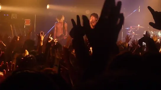 ONE OK ROCK – Clock Strikes (Live in Tokyo)