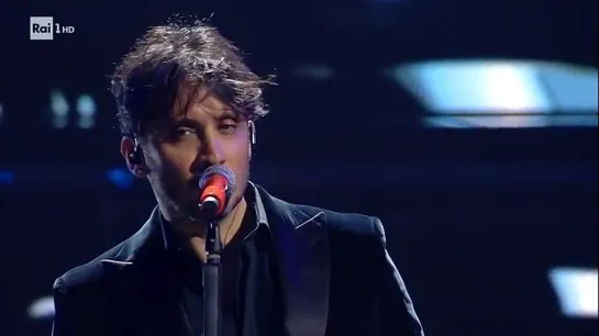 Sanremo 2022 - Fabrizio Moro canta Sei tu (Италия)