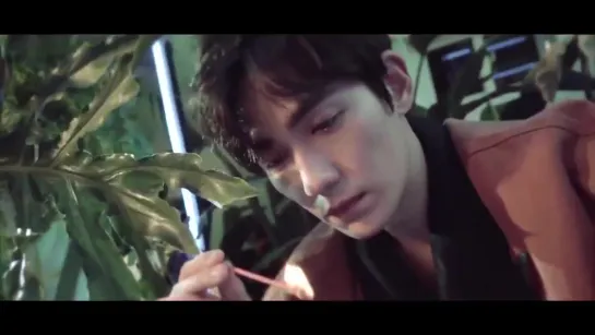 ZhuYilong video for  L’Officiel