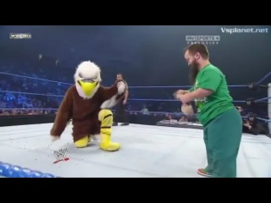 WWE SmackDown 10.12.2010 - Hornswoggle vs. The Eagle