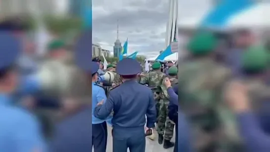 ВОЕННЫЕ ВЫШЛИ НА МИТИНГ - ПОЛИЦЕЙСКИЕ НИЧЕГО НЕ СМОГЛИ СДЕЛАТЬ - 01.07.2021г