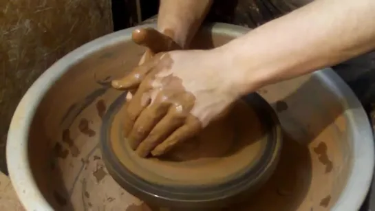 Гончарное ремесло. Центрование глины. Centering clay for beginners.