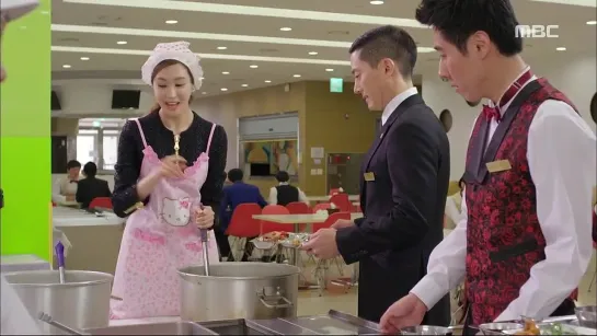 Король отелей / Hotel King [8/32] (Русская озвучка Julia Prosenuk)