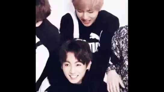 Look how happy Taehyung is when Jungkook gives him a piggy back ride awww😚💕💕