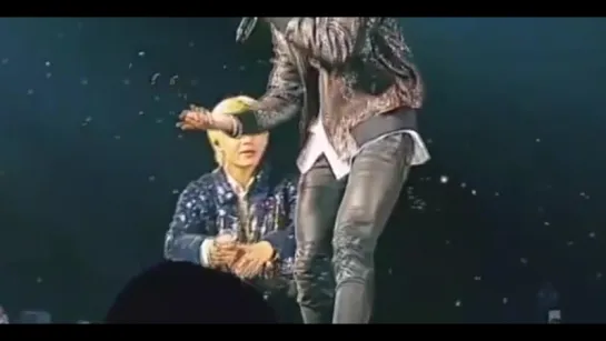 LYS in Hamilton Day 1-2 | TaeKook checking out