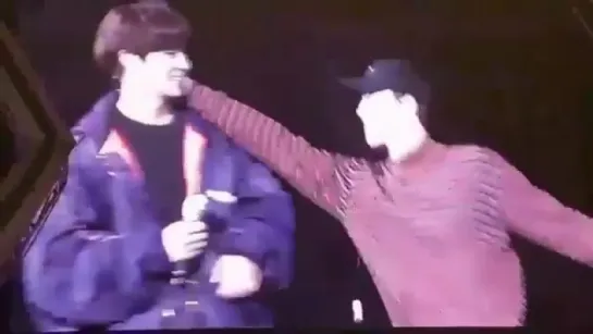 [FANCAM] 161127 EXO's Sehun & Chanyeol   @ The EXO'rDIUM in Taipei D-2