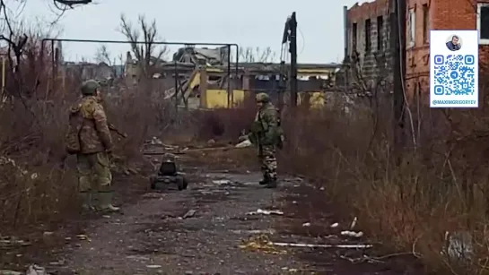 На Артемовск/Бахмут я заходил в туман, дождь и на большой скорости. Так тут принято - безопаснее.