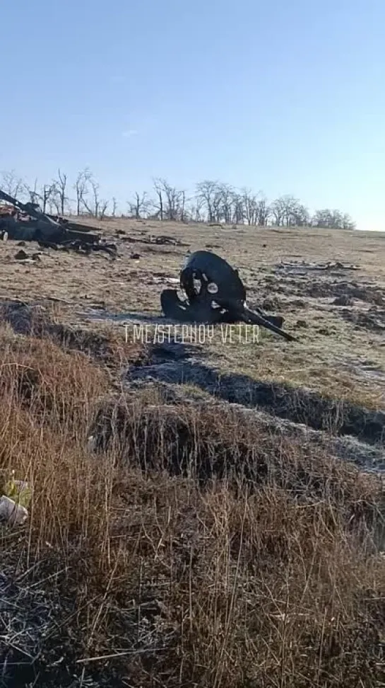 Скопление уничтоженной техники ВСУ где-то в зоне СВО. Видео глазами противника.