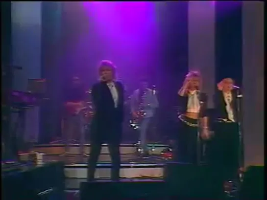 Kim Wilde -You Keep Me Hanging On -  Live concert in Cannes 1987