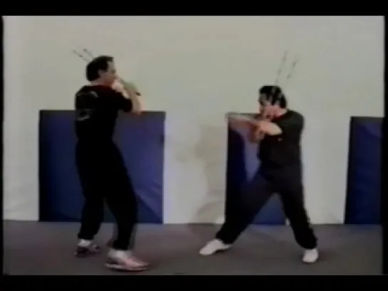 Edgar Sulite - Combat Drils of Lameco Eskrima - Laban Laro