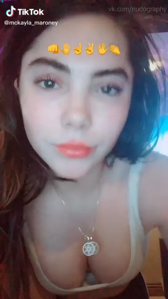 Маккайла Марони (McKayla Maroney) в TikTok, 27/01/2020 Голая? Секси!