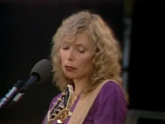 Joni Mitchell in concert