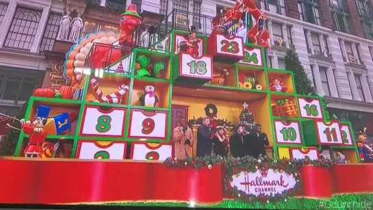 Pentatonix at The Macys Thanksgiving Day Parade 2020 #Pentatonix #HappyHolidays2020