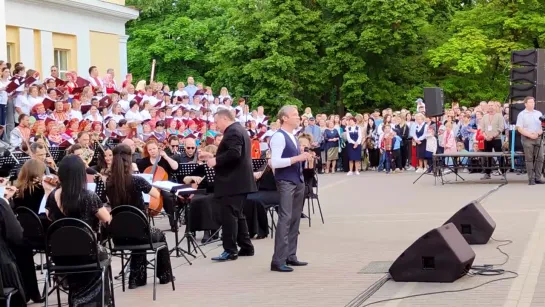 Солист - Валерий Рыжков. "Городские цветы" (М.Дунаевский-Л.Дербенев). Фрагмент.