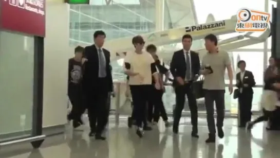 [31.05.2015] TV Report-Lee Jong Suk @Hong Kong Airport Back to Seoul (2)