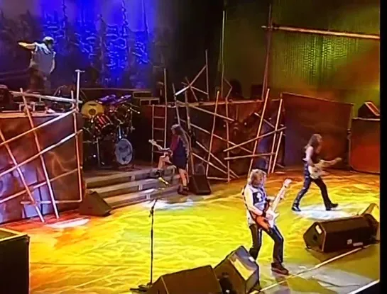 Iron Maiden - The Wicker Man.(Rock in Rio 2001)