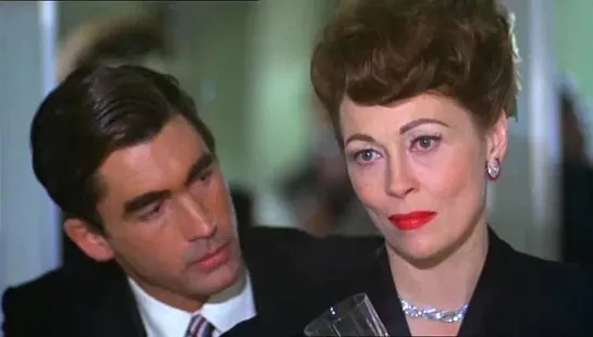 Queridísima mamá (Mommie Dearest, 1981) Frank Perry [Mamita querida]