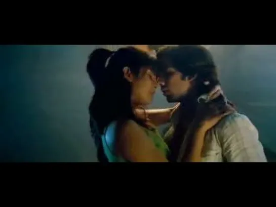 priyanka chopra smooch shahid kaminey.