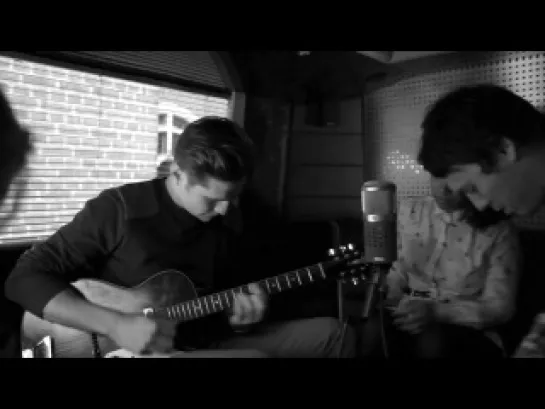 Lianne La Havas - Empty (Tour Bus Session)