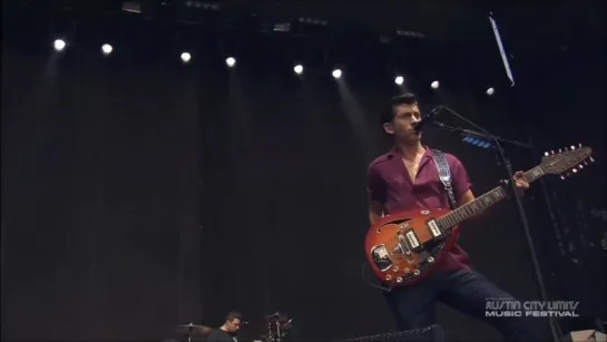 Arctic Monkeys - Do I Wanna Know? (Live)