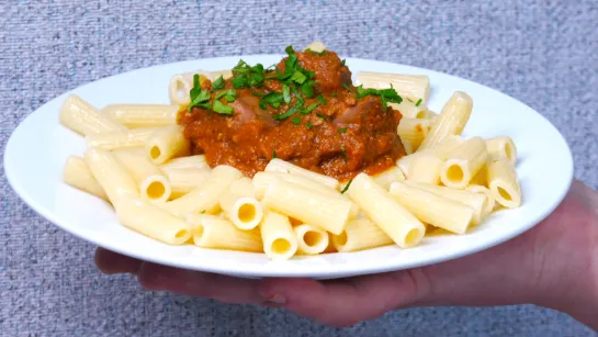 Нежная куриная печень в томатно - яблочном соусе. Вкусно, сытно и несложно.