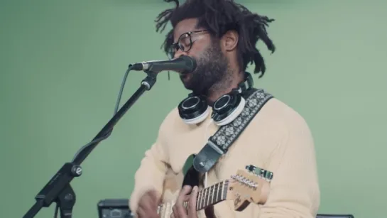 R.Lum.R Performs Soulful Acoustic Set at Rolling Stone