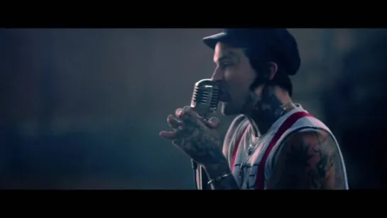 Yelawolf - Punk ft. Travis Barker, Juicy J