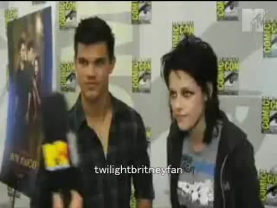 Kristen Stewart Almost Kisses Taylor Lautner!