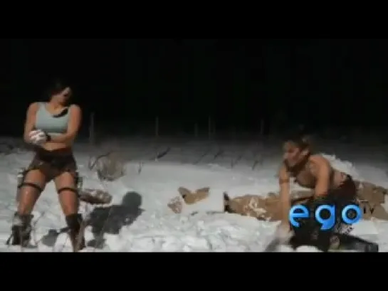 Lara Croft vs Slave Leia snowball fight.