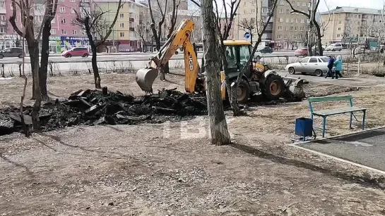 Убрали новый асфальт на Предмостной