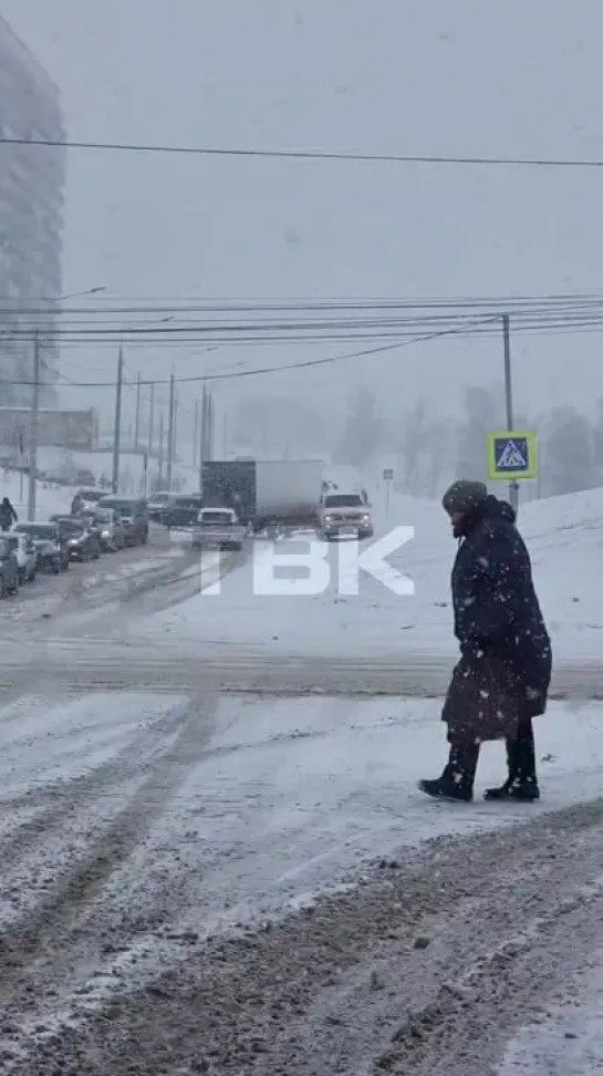 В Солнечном из-за снегопада столкнулись несколько машин