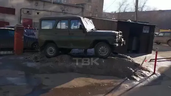 Парковка на снежной глыбе в Красноярске