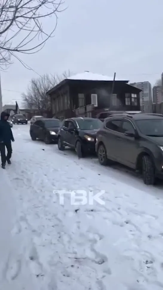 10 машин столкнулись из-за гололеда в Иркутске