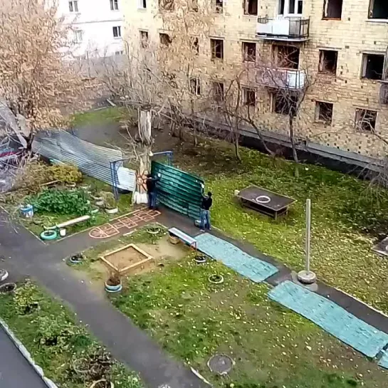 Сносят дом и перегородили детскую площадку