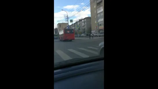 Автобус вне выделенной полосы