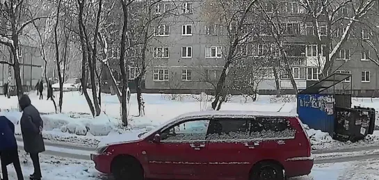 В Нижнем Новгороде боевые бабки решили наказать водителя, паркующегося как попало