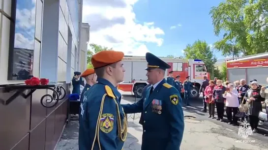 В Челябинске открыли мемориальную доску герою