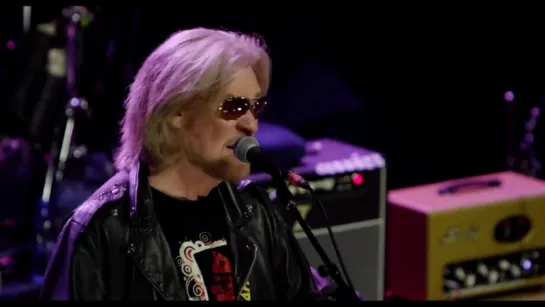 Daryl Hall John Oates Maneater - Live in Dublin AXS TV