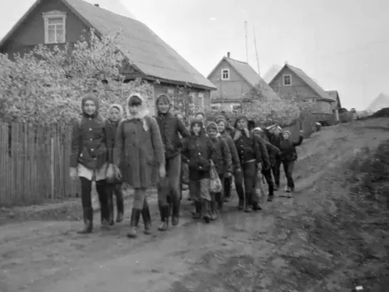 1976 год. Поход в Иваньково. Ученики Локнянской Средней школы"