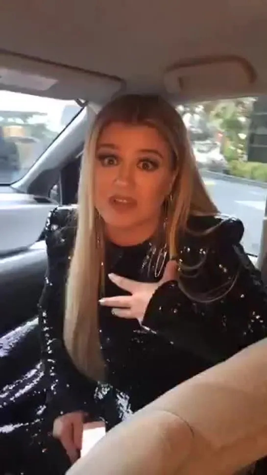 Kelly Clarkson - Facebook Live (18.12.18)