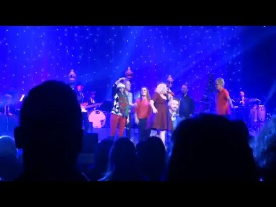 Kelly Clarkson - Jingle Bell Rock (Live at Miracle On Broadway)