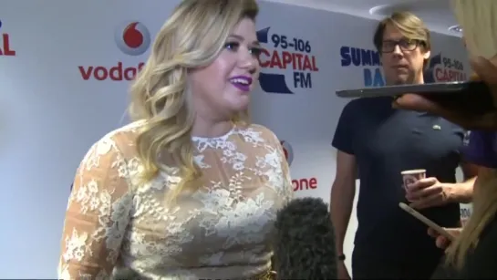 Kelly Clarkson talks One Direction and her critics