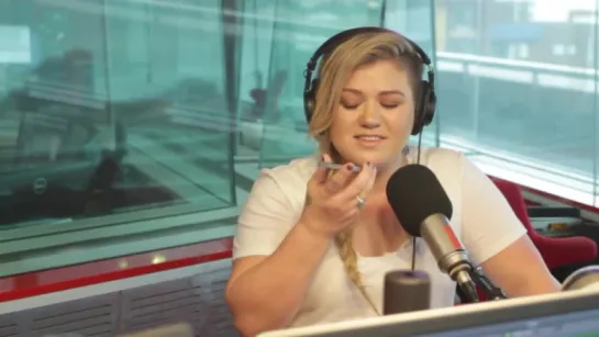 Kelly Clarkson Tries to Beat Shazam