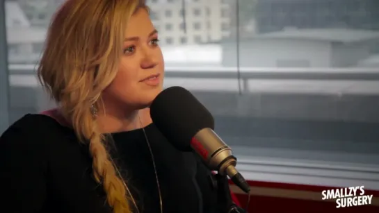 Kelly Clarkson is more fun as a baby mama! (Smallzy's Surgery Interview)