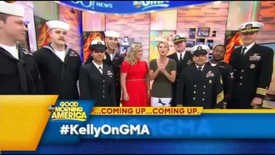 Kelly Clarkson - Surprises Super Fans Before GMA Concert