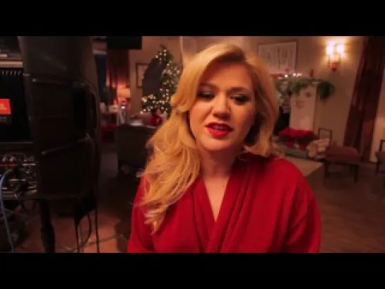 Kelly Clarkson - My Favorite Christmas Tradition