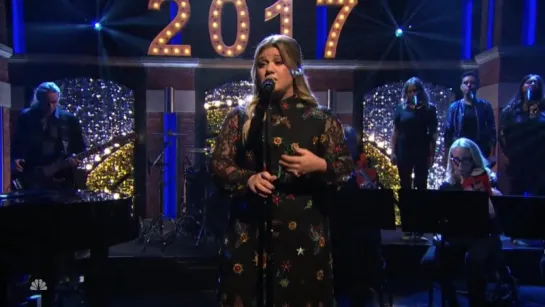 Kelly Clarkson - Its Quiet Uptown (Late Night with Seth Meyers)